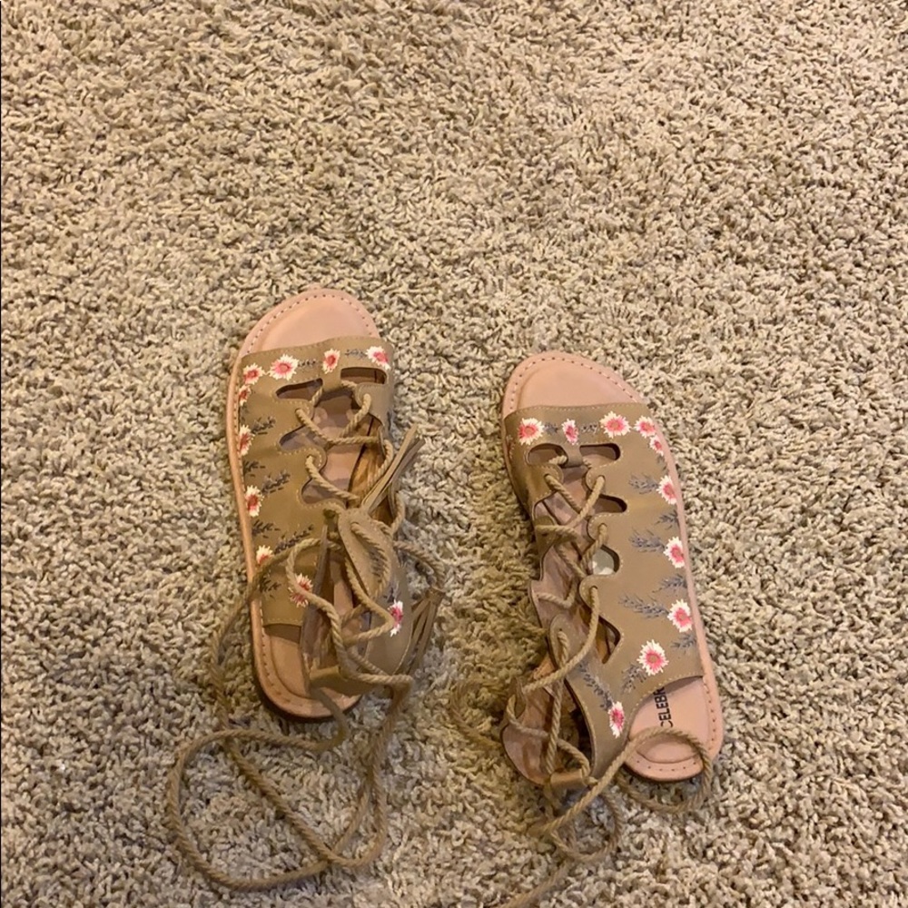 Sandles